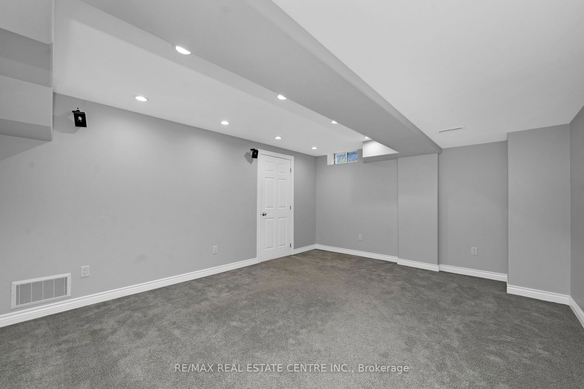 44 CURRY Crescent