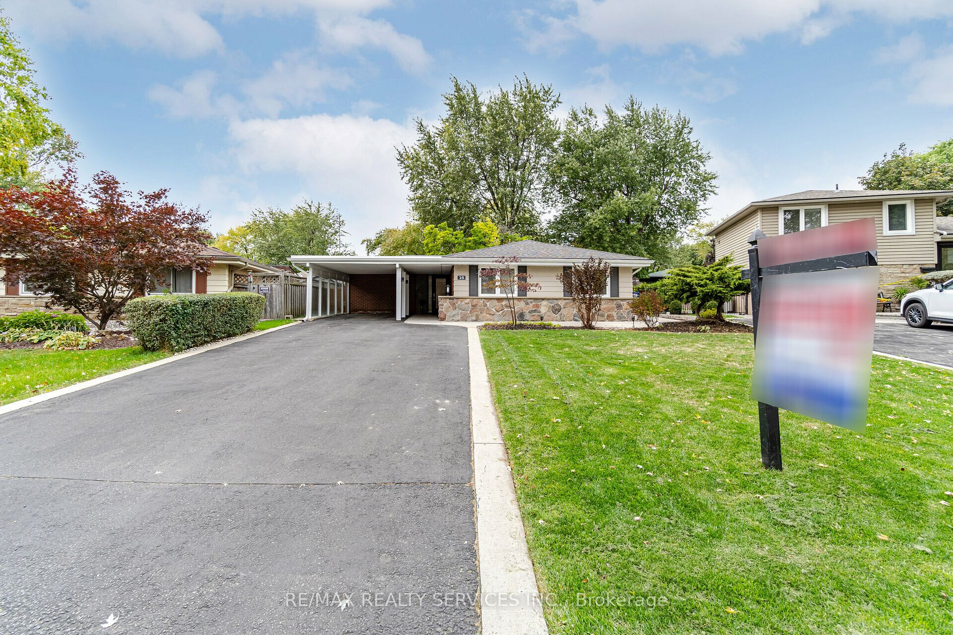 25 Roberts Cres