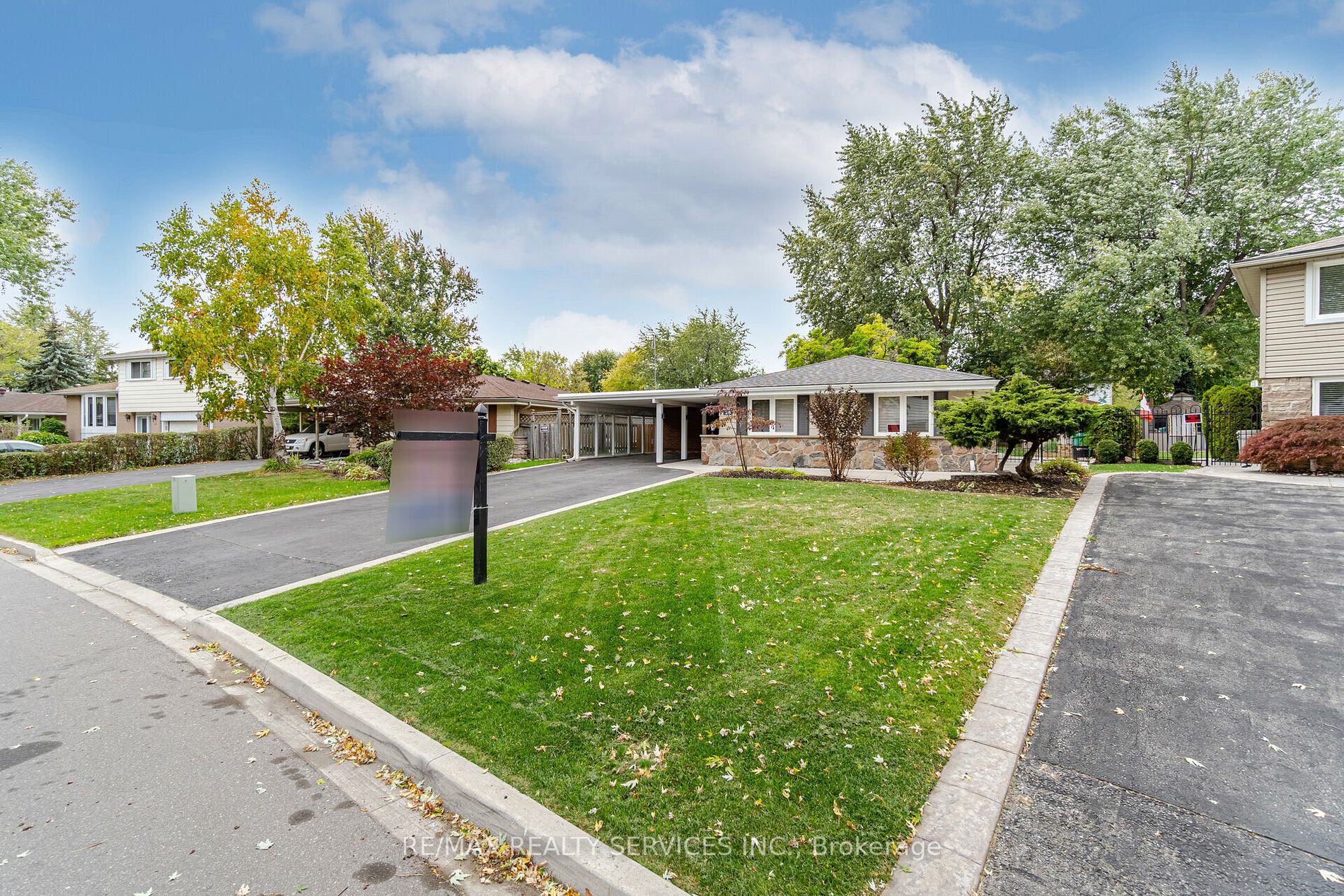 25 Roberts Cres