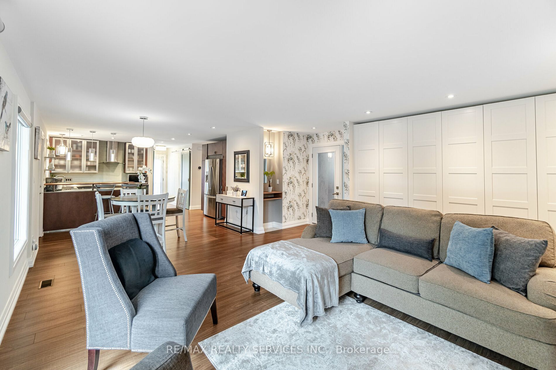 25 Roberts Cres