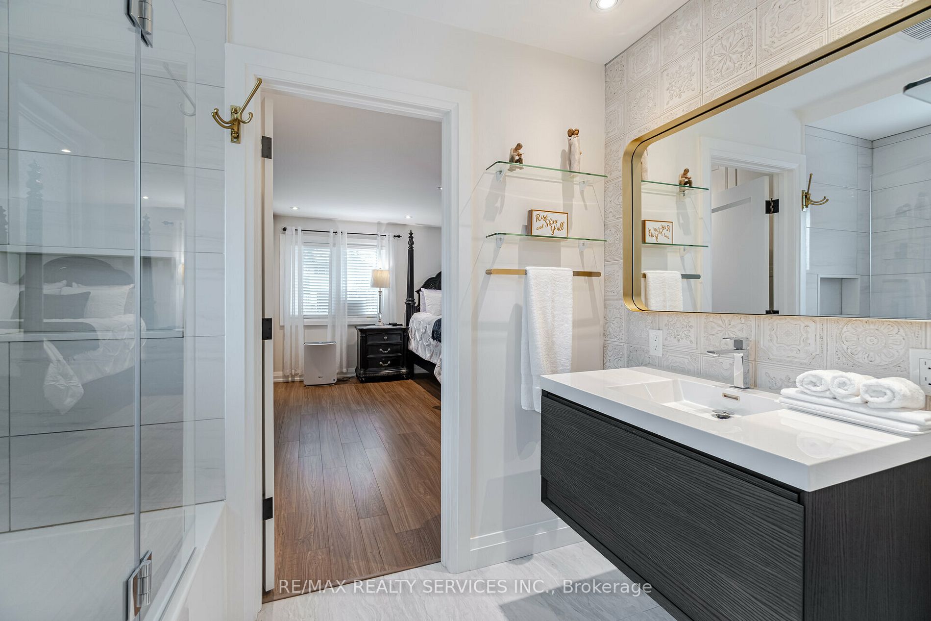 25 Roberts Cres