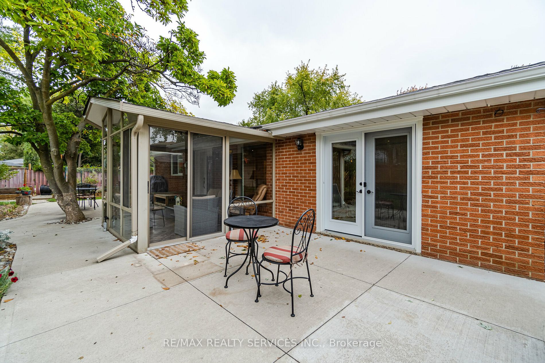 25 Roberts Cres