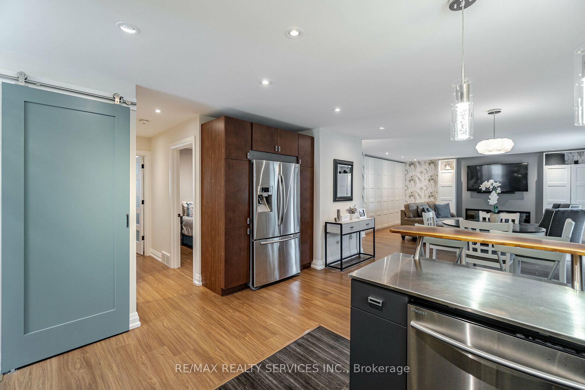 25 Roberts Cres