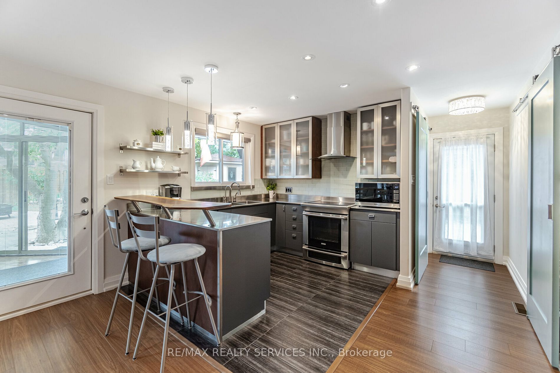 25 Roberts Cres