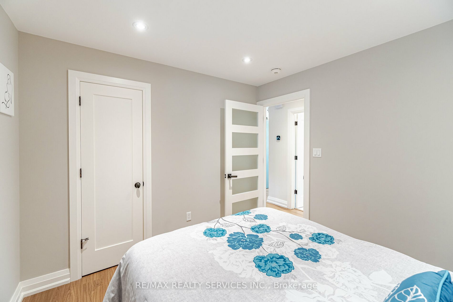 25 Roberts Cres