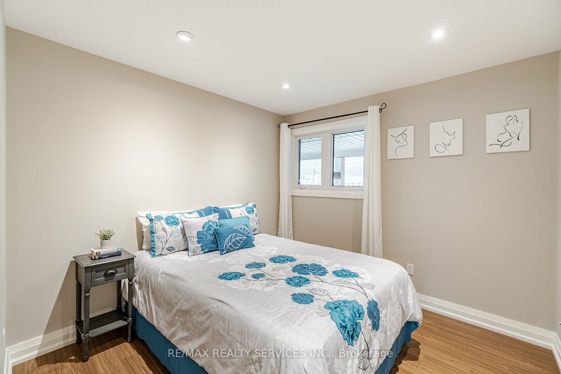 25 Roberts Cres