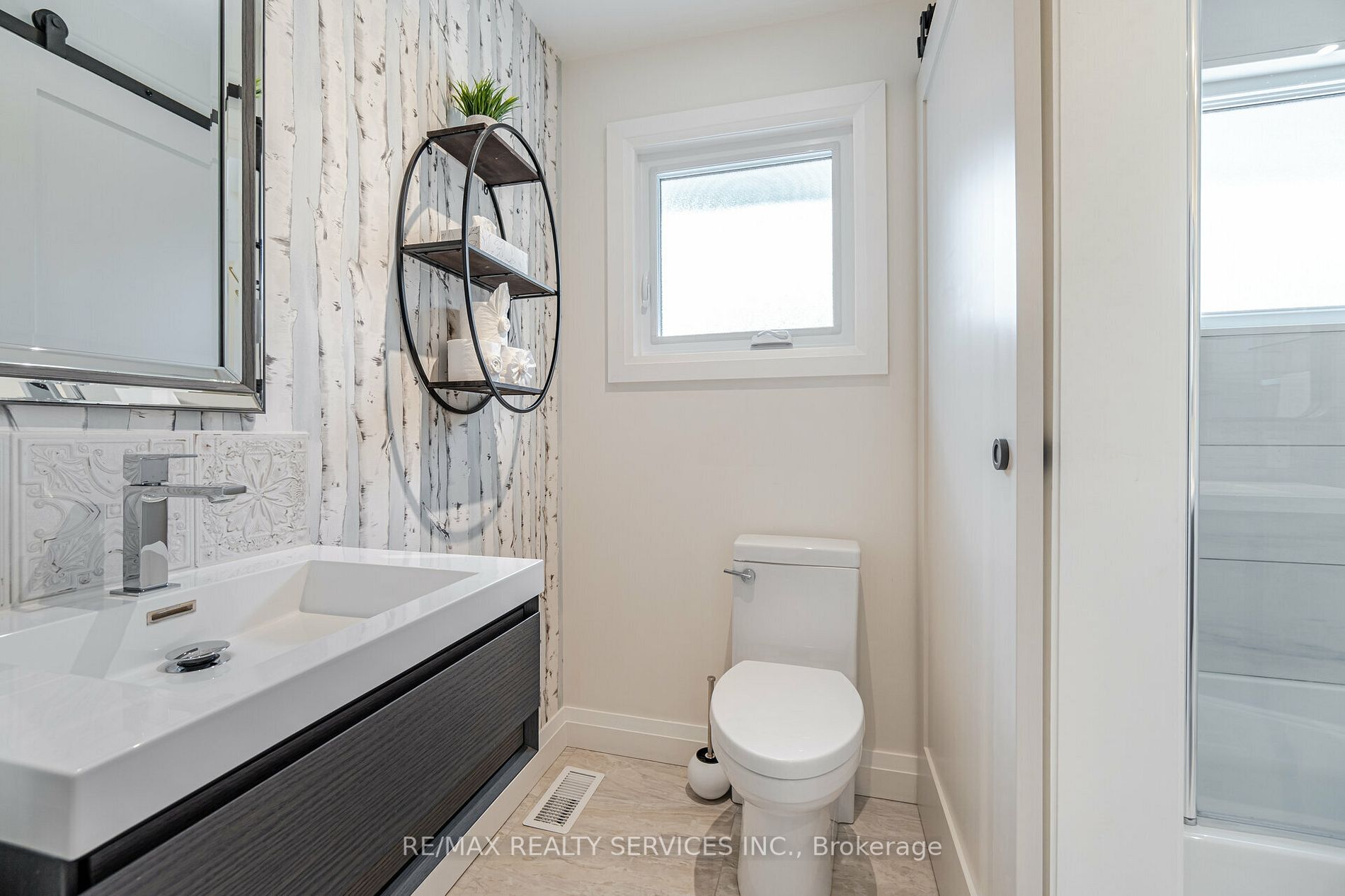 25 Roberts Cres