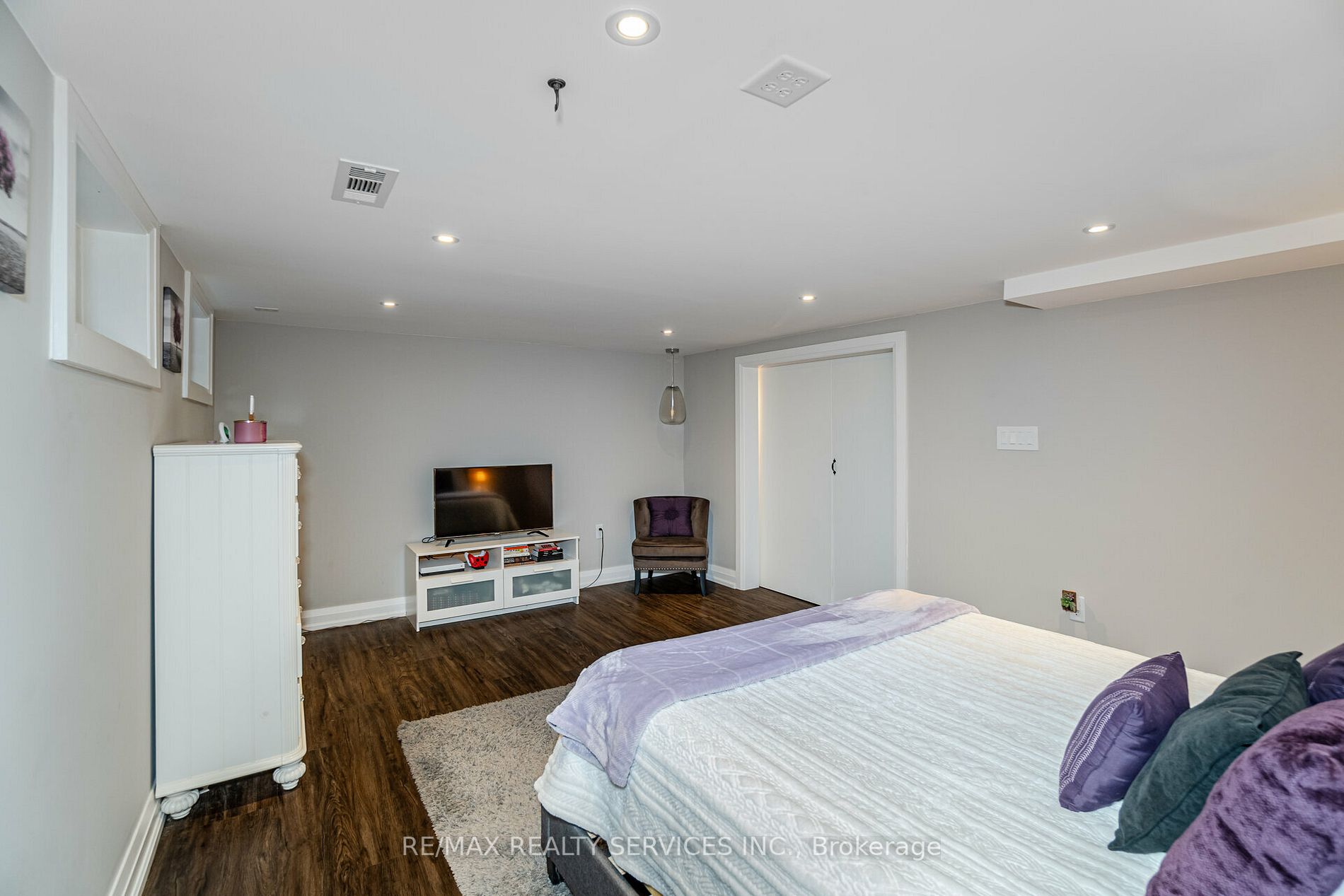 25 Roberts Cres