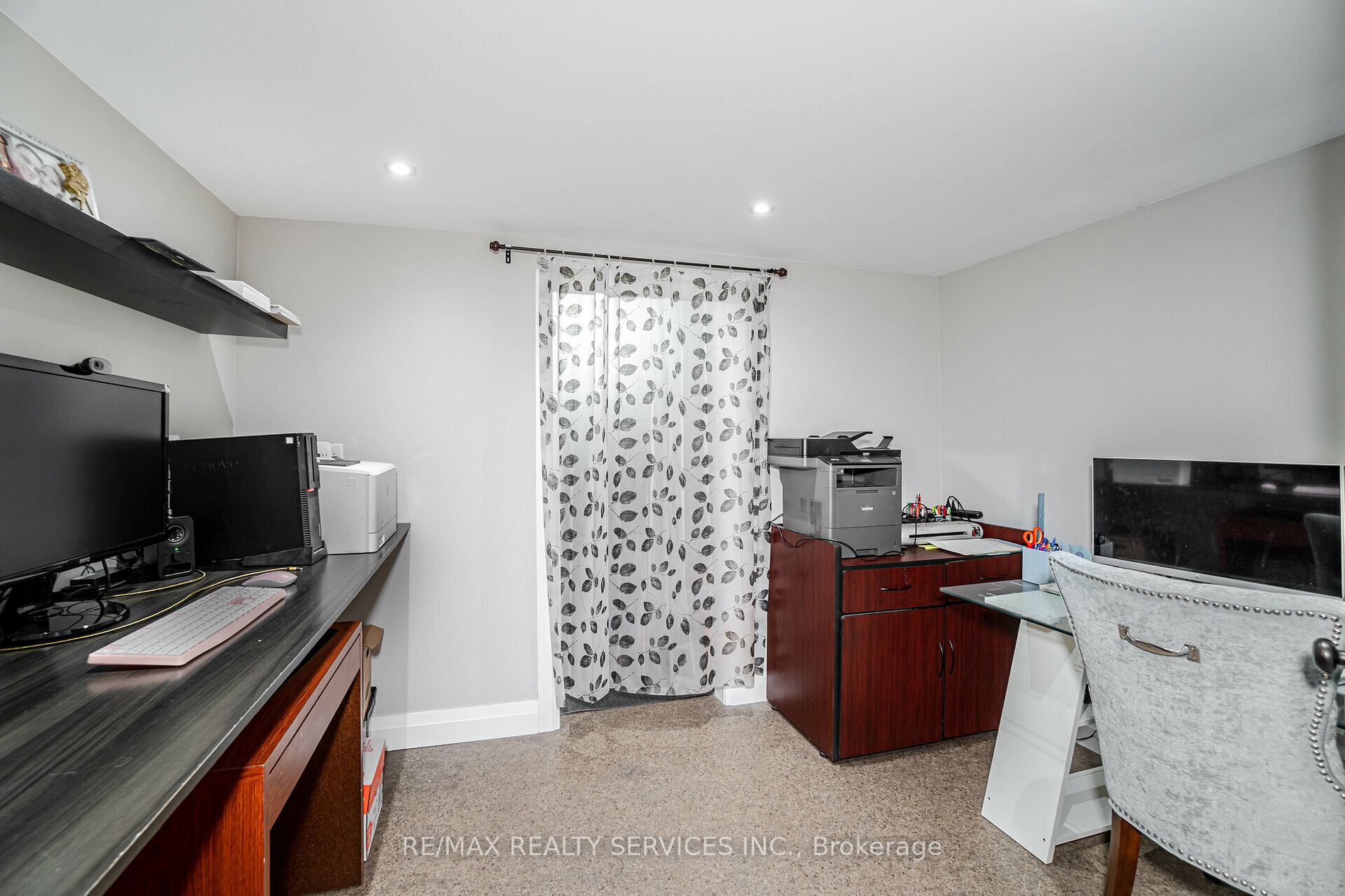 25 Roberts Cres