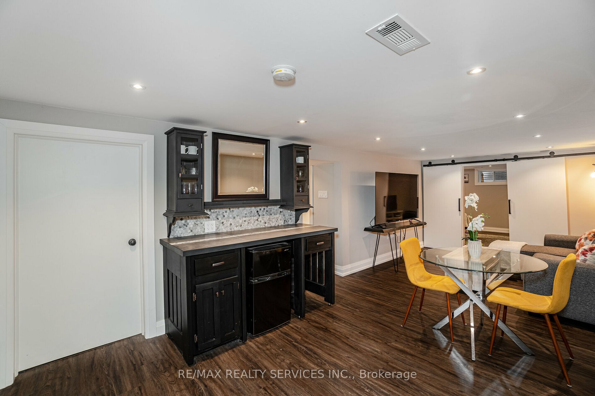 25 Roberts Cres