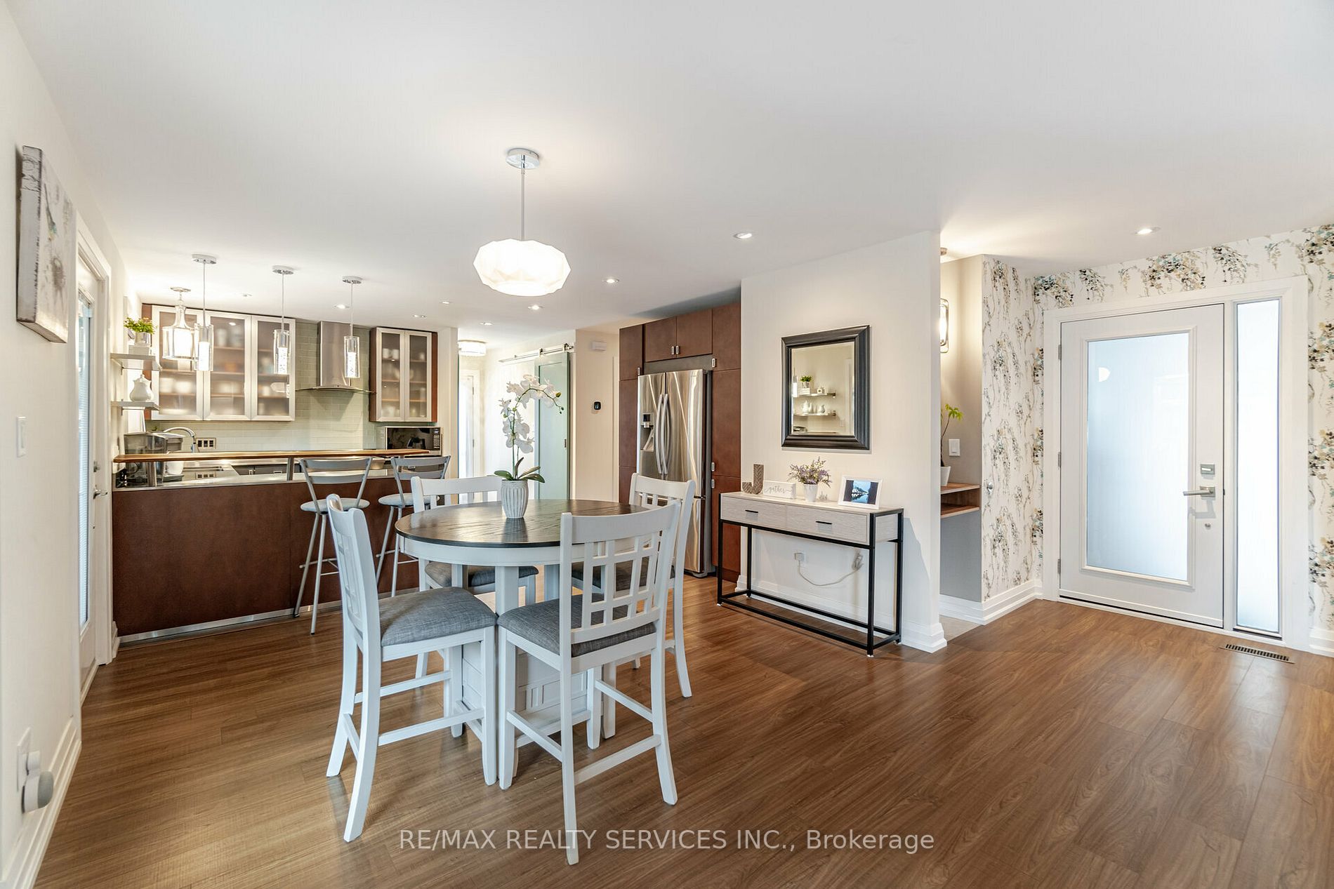 25 Roberts Cres