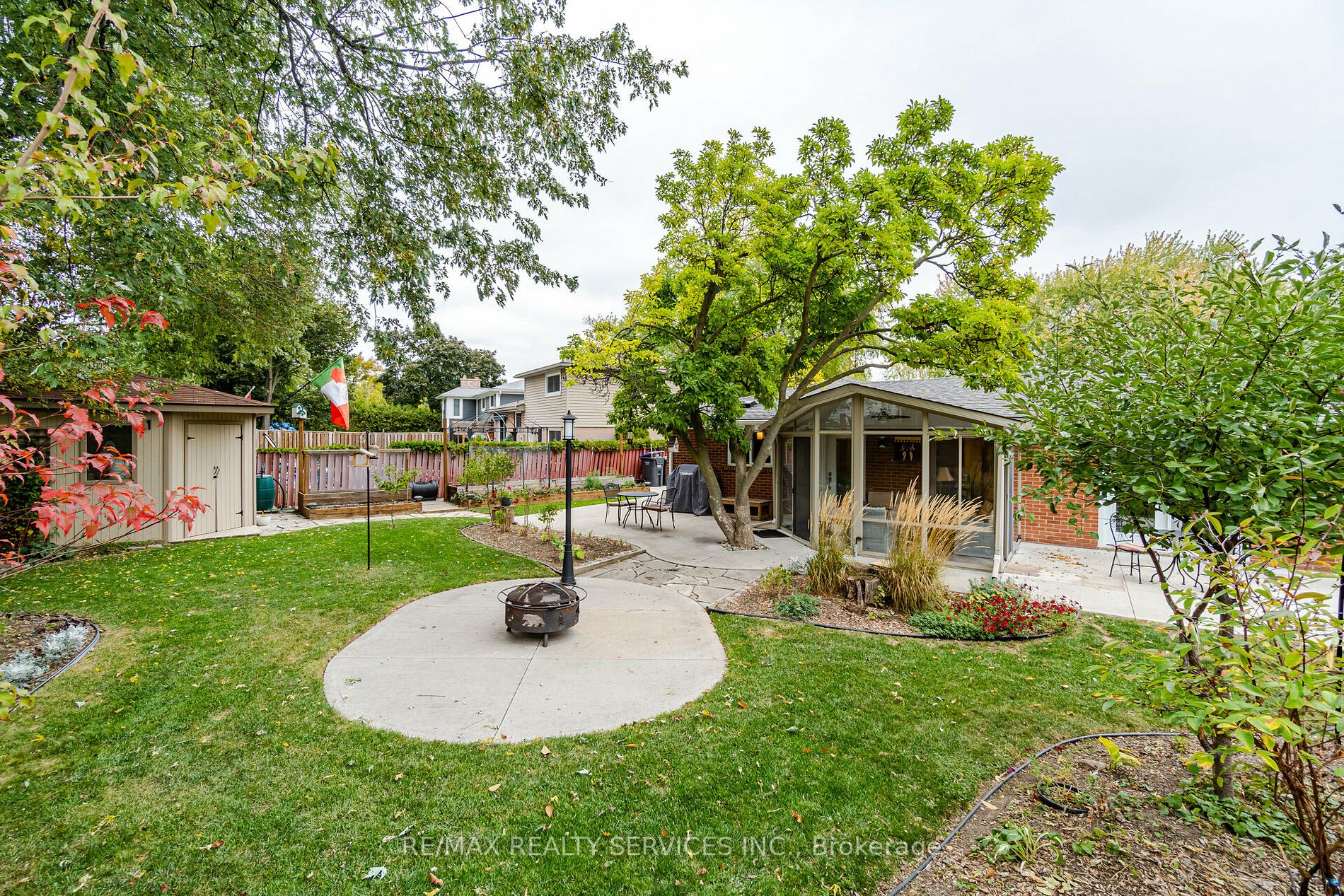 25 Roberts Cres