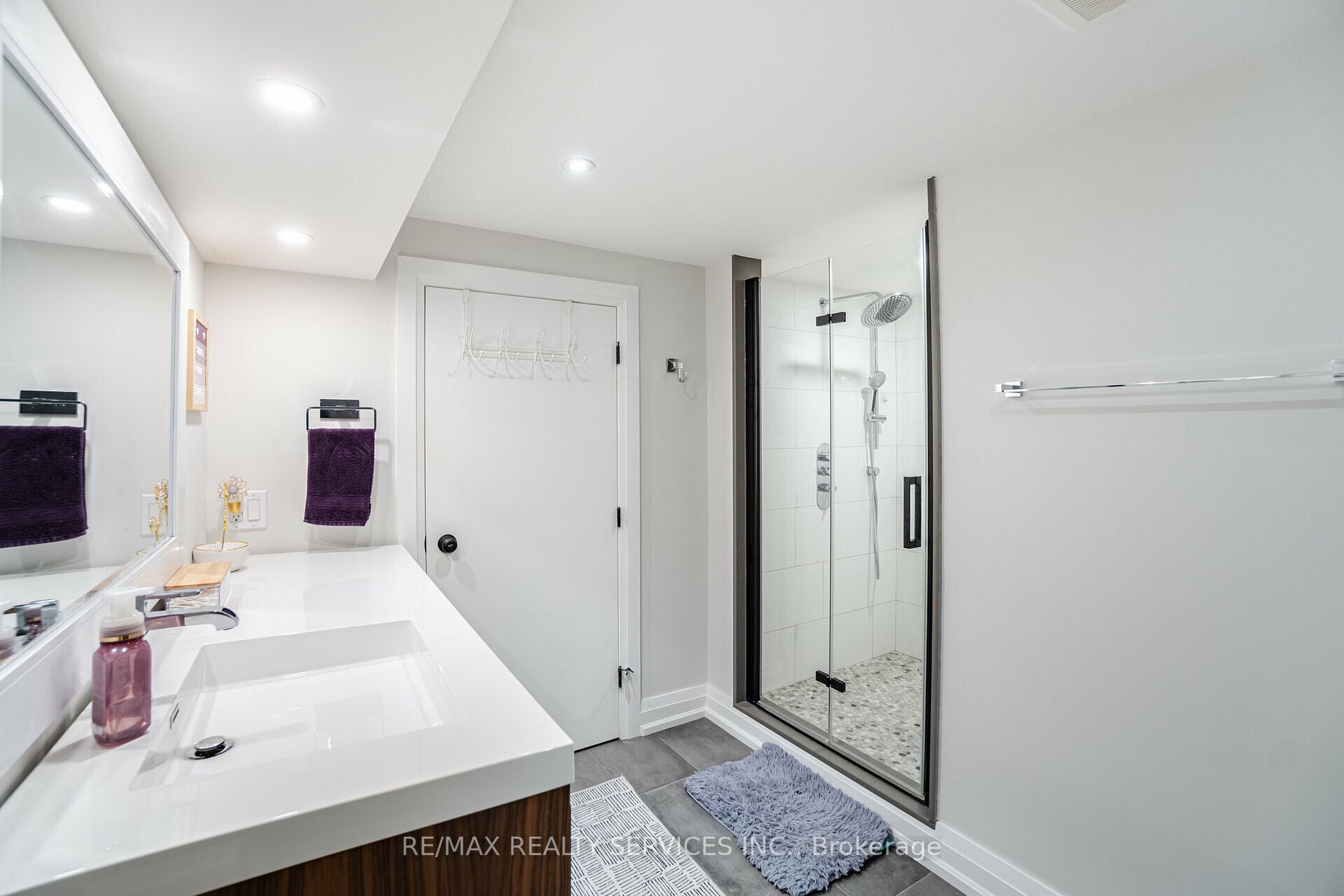 25 Roberts Cres