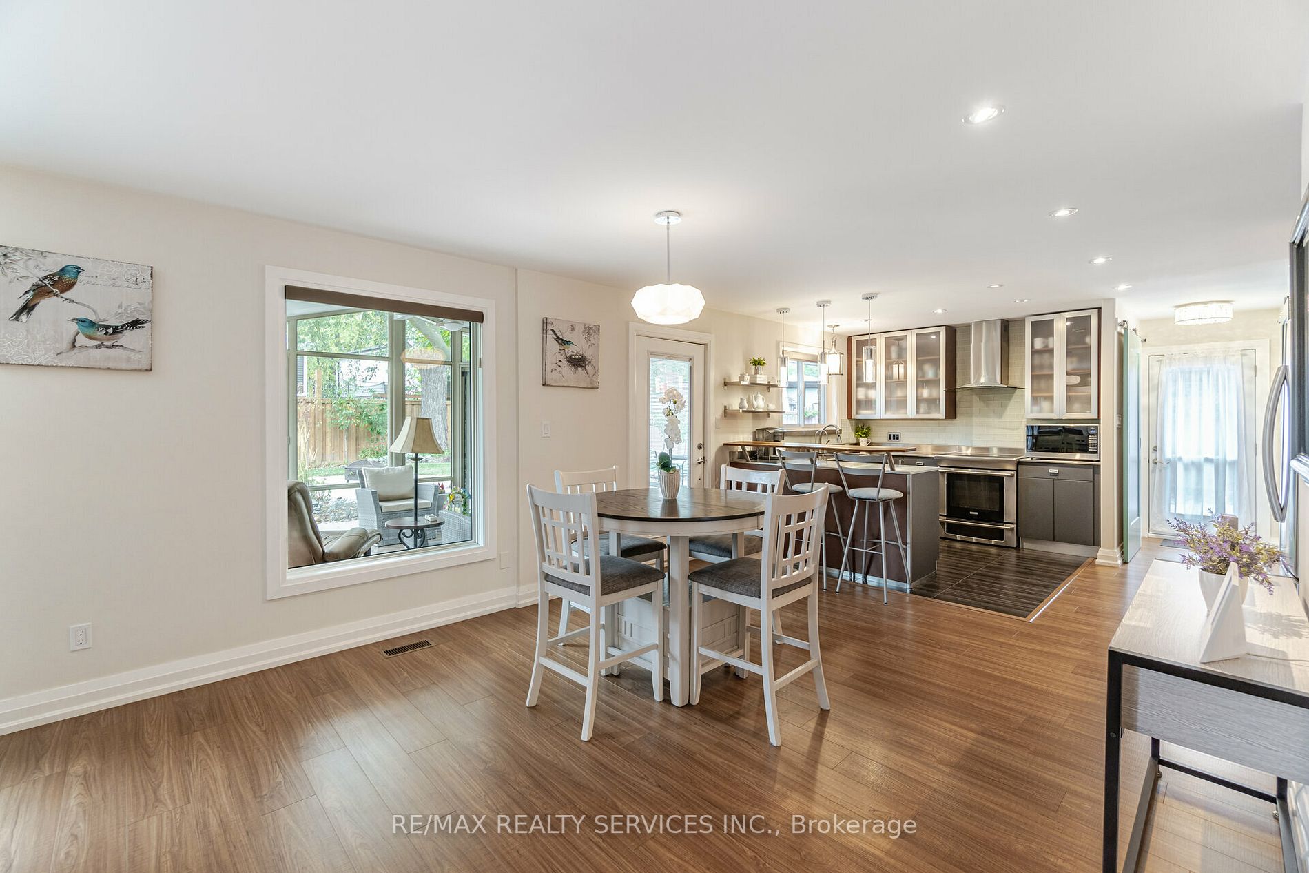25 Roberts Cres