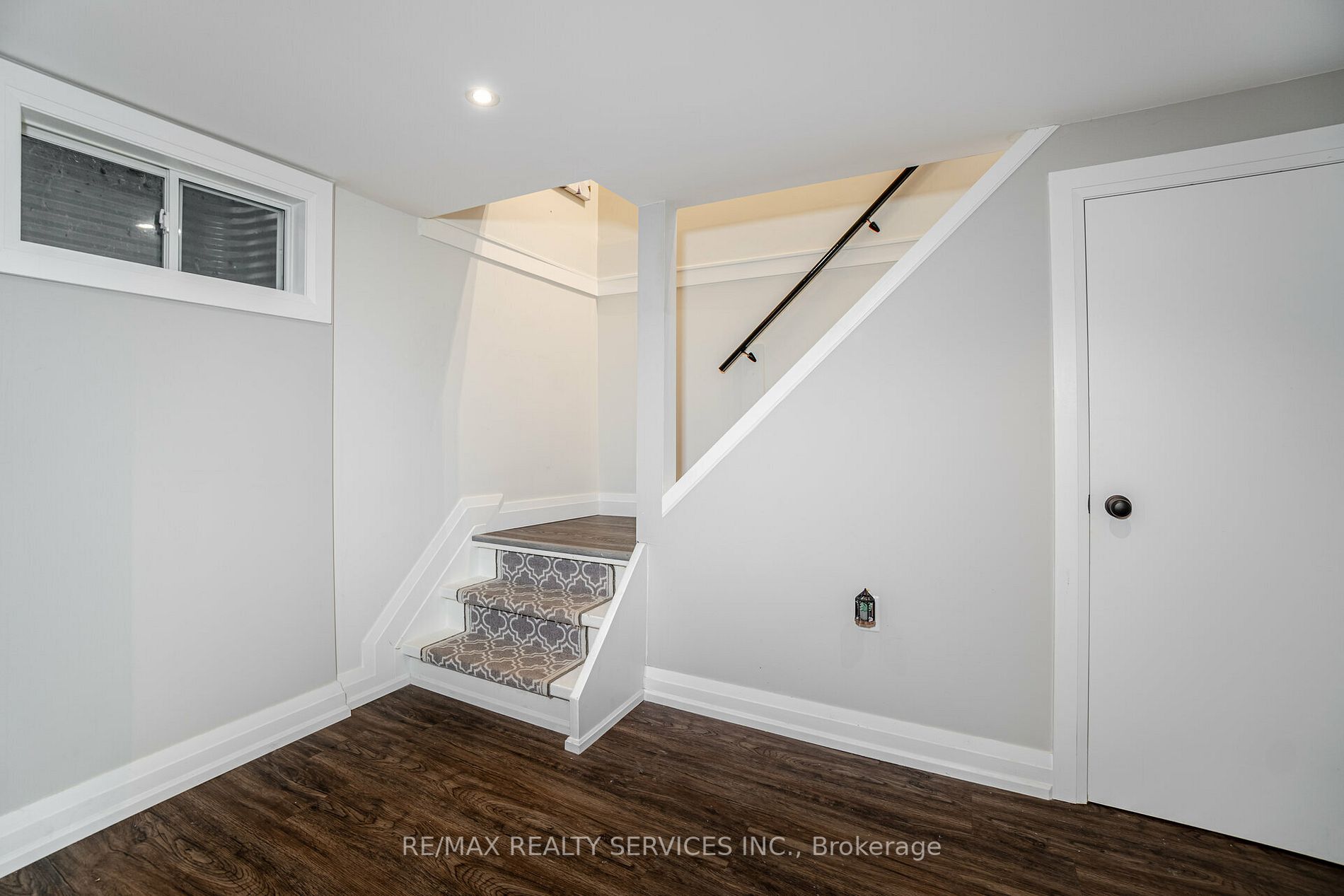 25 Roberts Cres