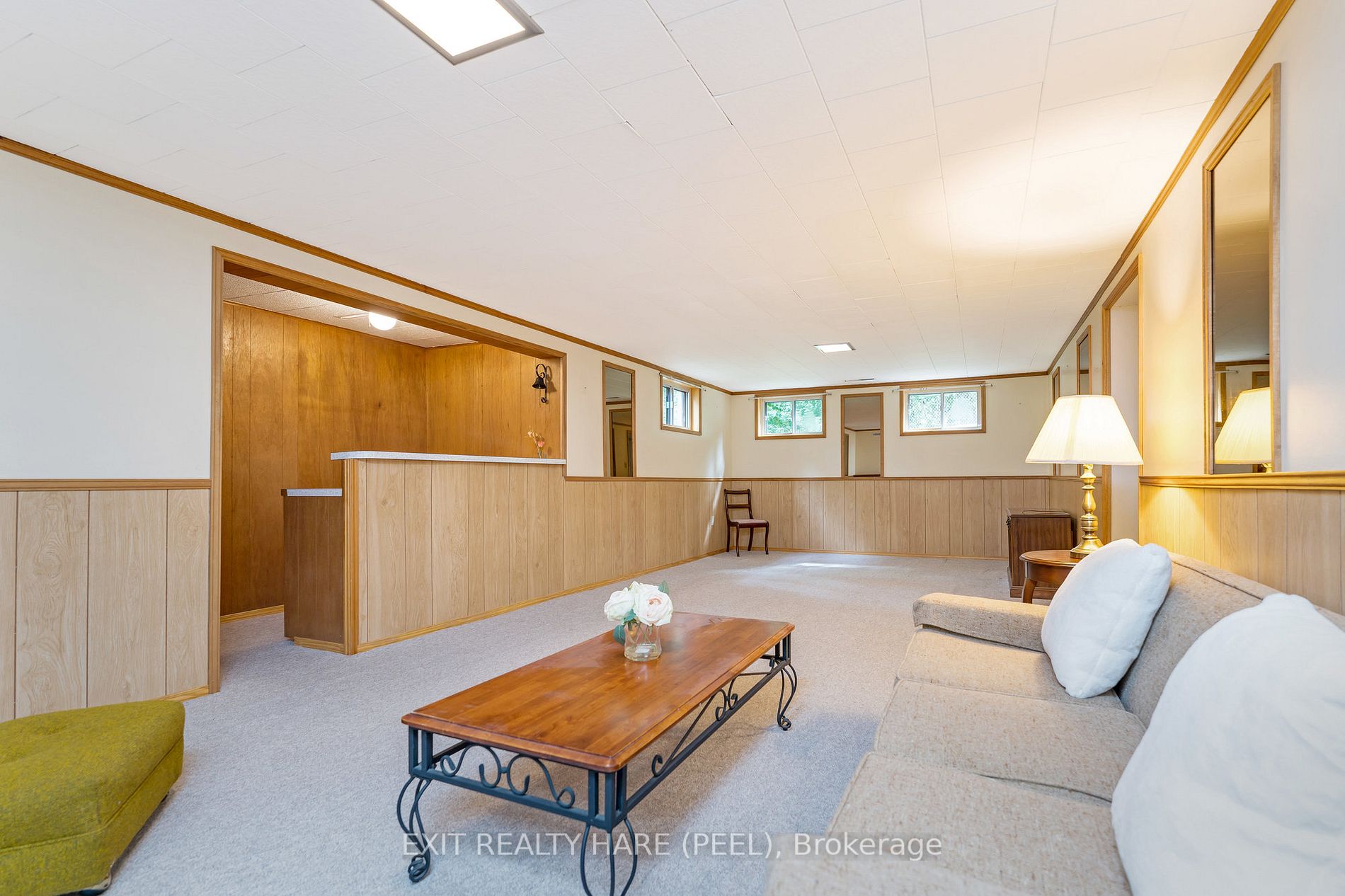 4 Moore Cres