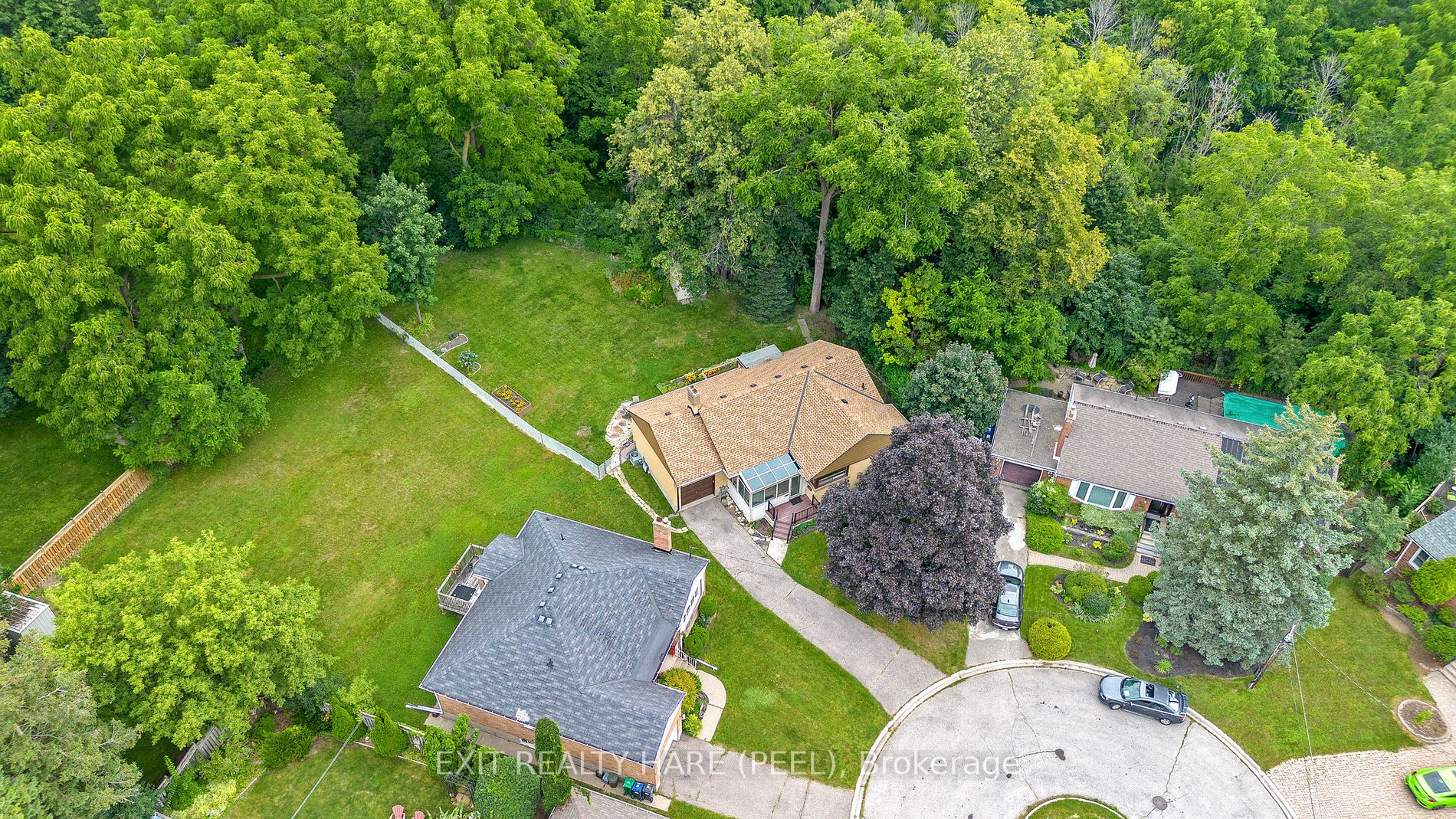 4 Moore Cres