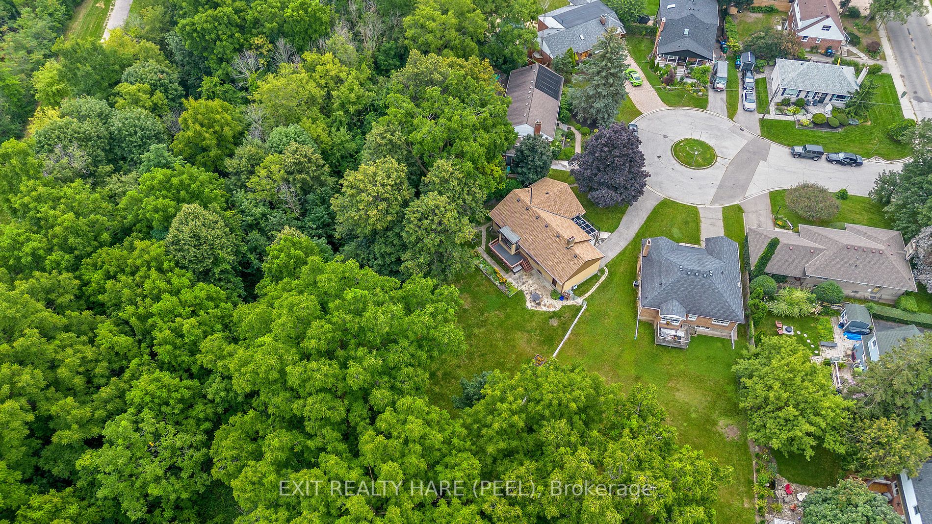 4 Moore Cres