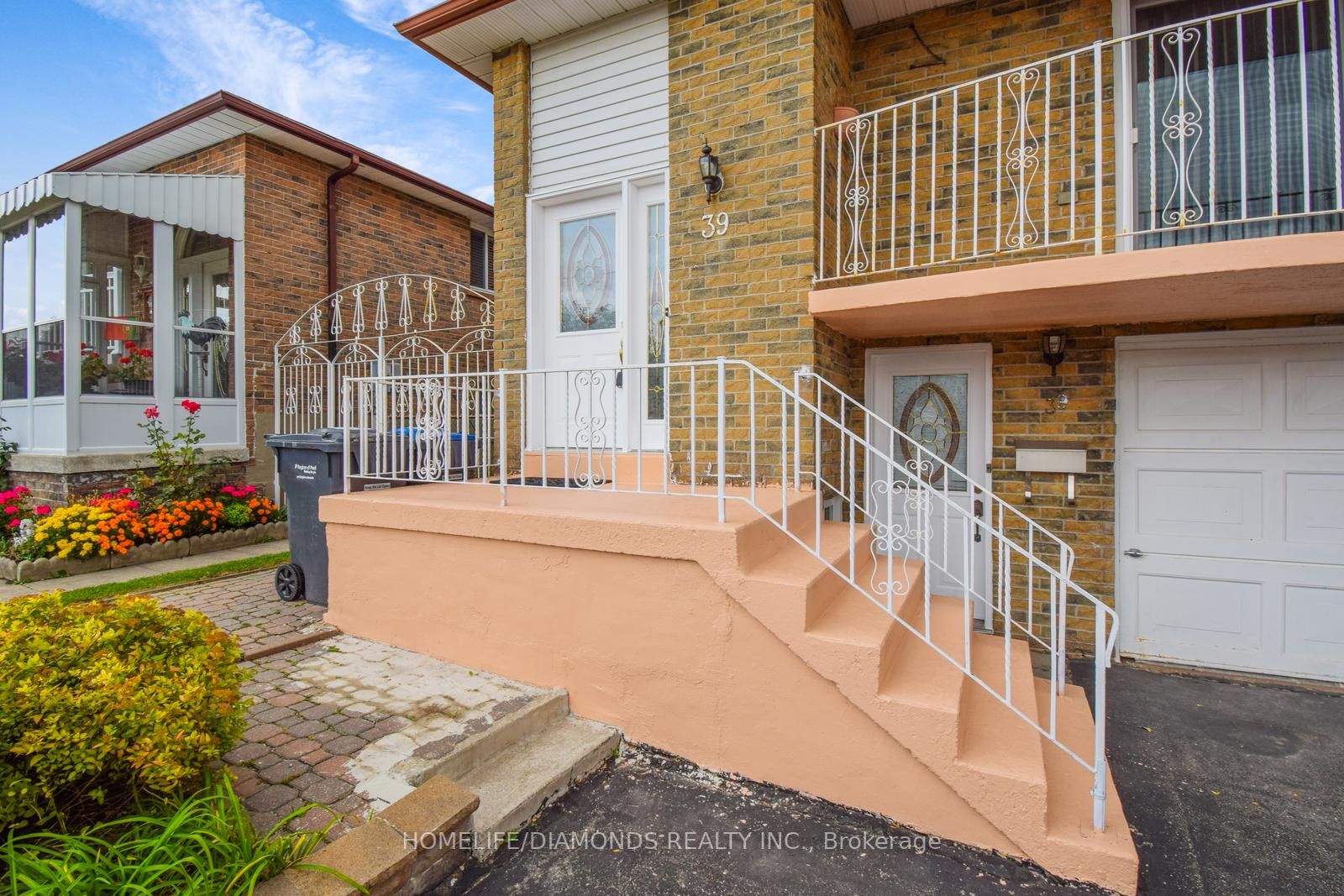 39 MAJOR OAKS Drive