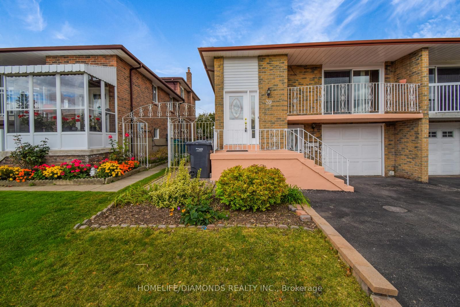 39 MAJOR OAKS Drive