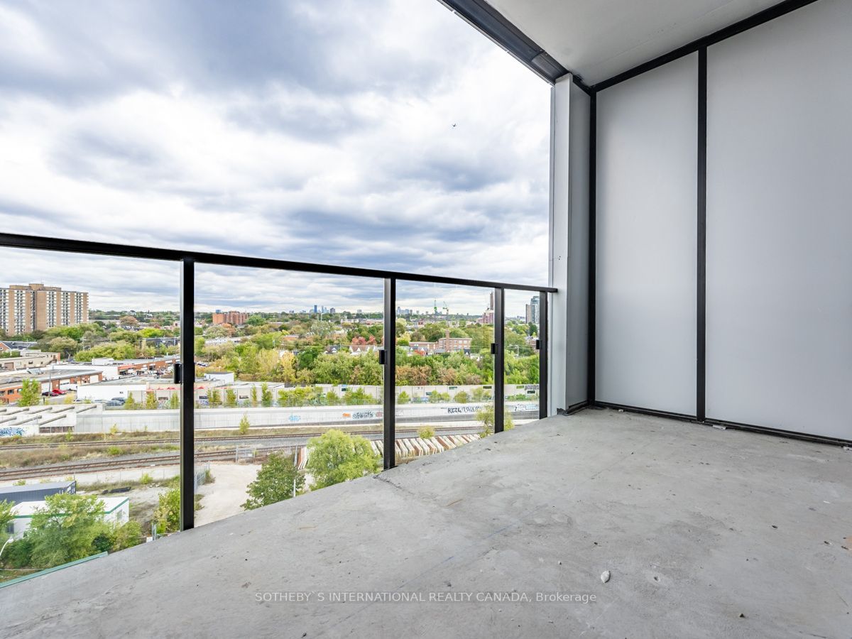 2720 Dundas St W, #907