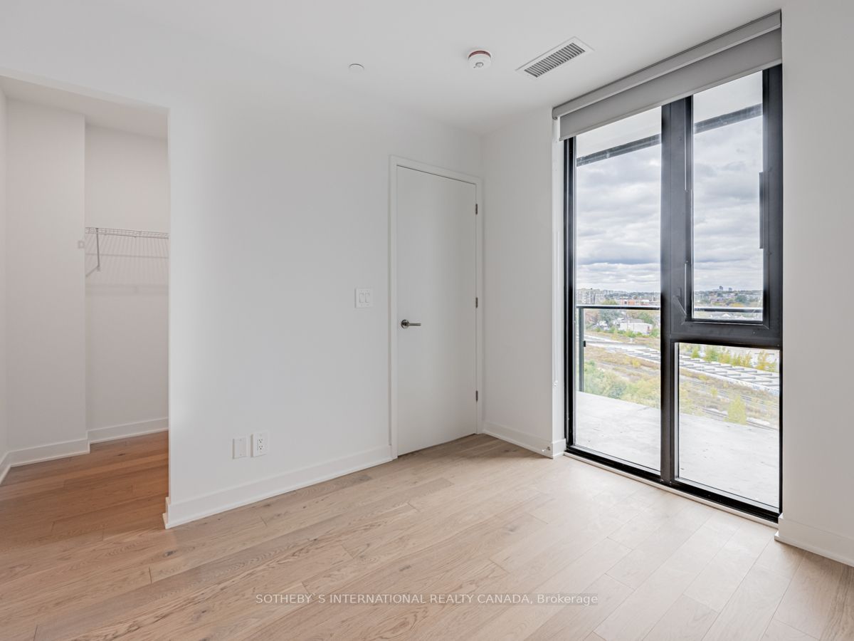 2720 Dundas St W, #907