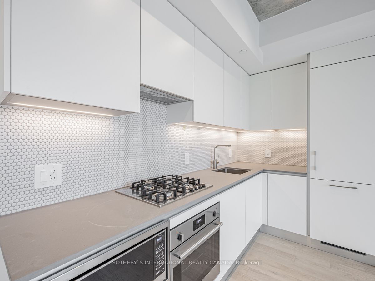 2720 Dundas St W, #907