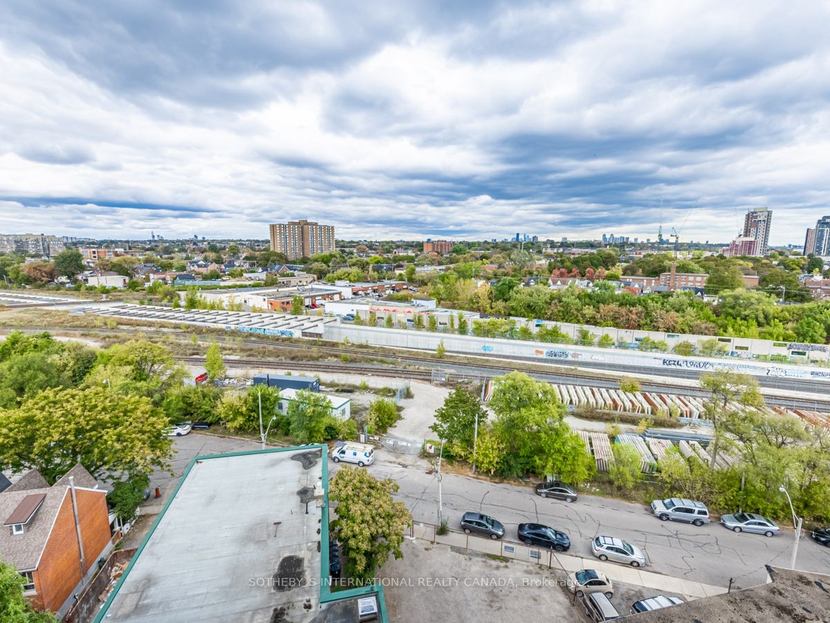 2720 Dundas St W, #907