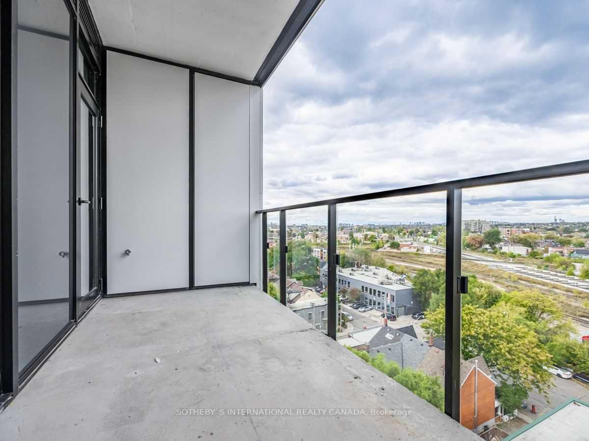 2720 Dundas St W, #907