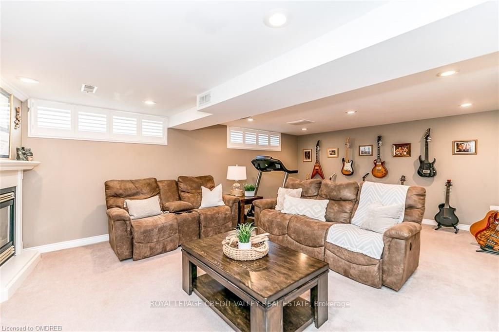 5 Melville Cres