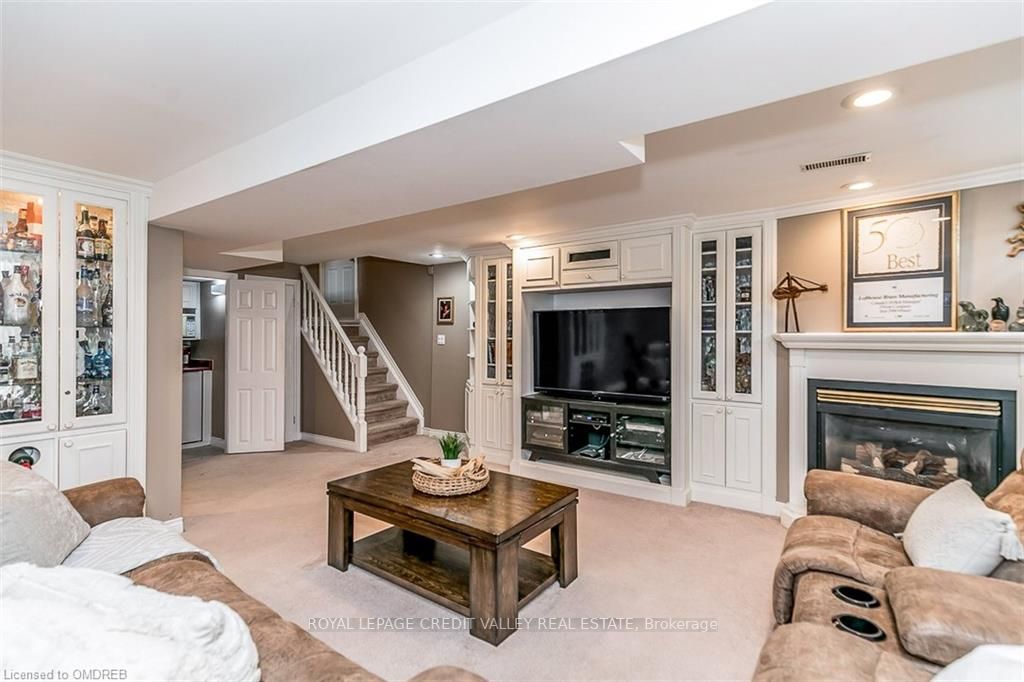 5 Melville Cres