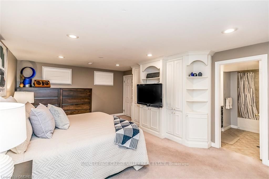 5 Melville Cres