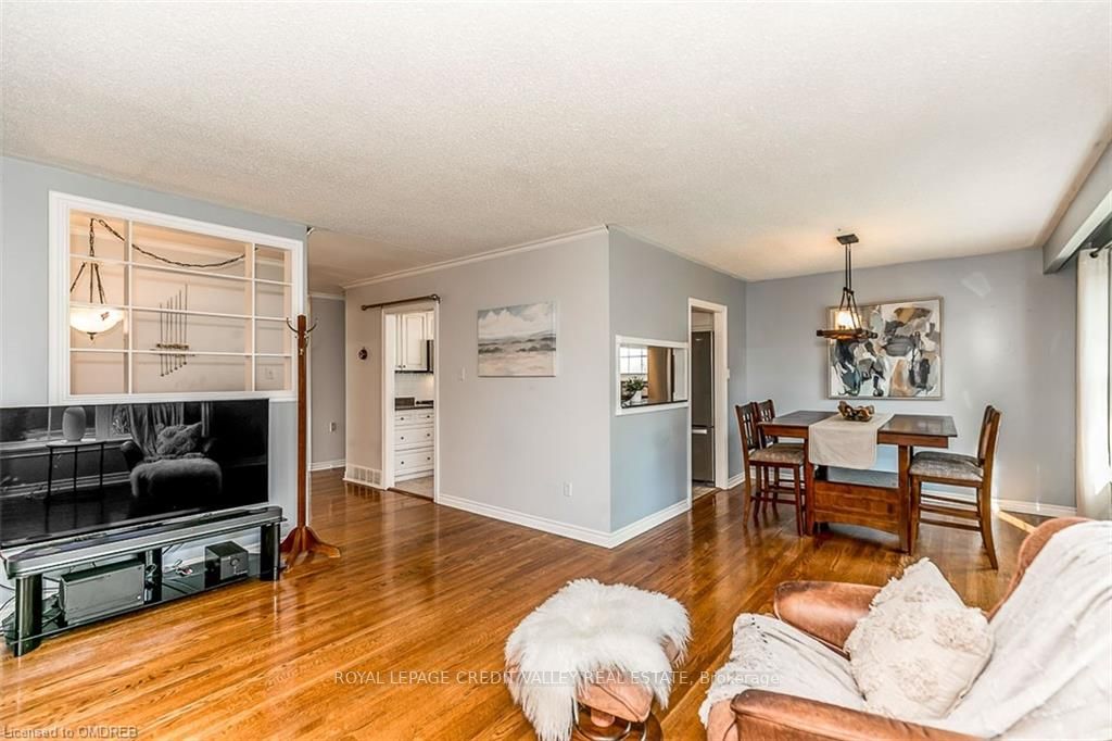 5 Melville Cres