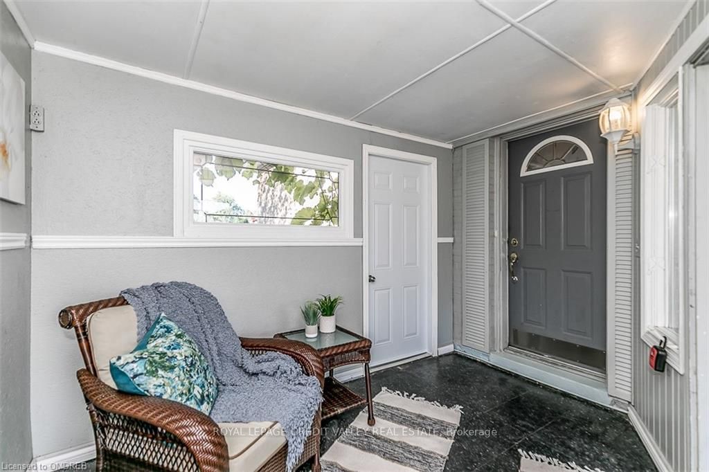 5 Melville Cres