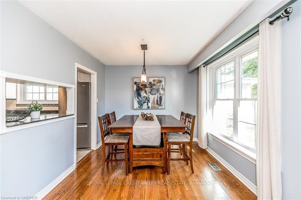 5 Melville Cres