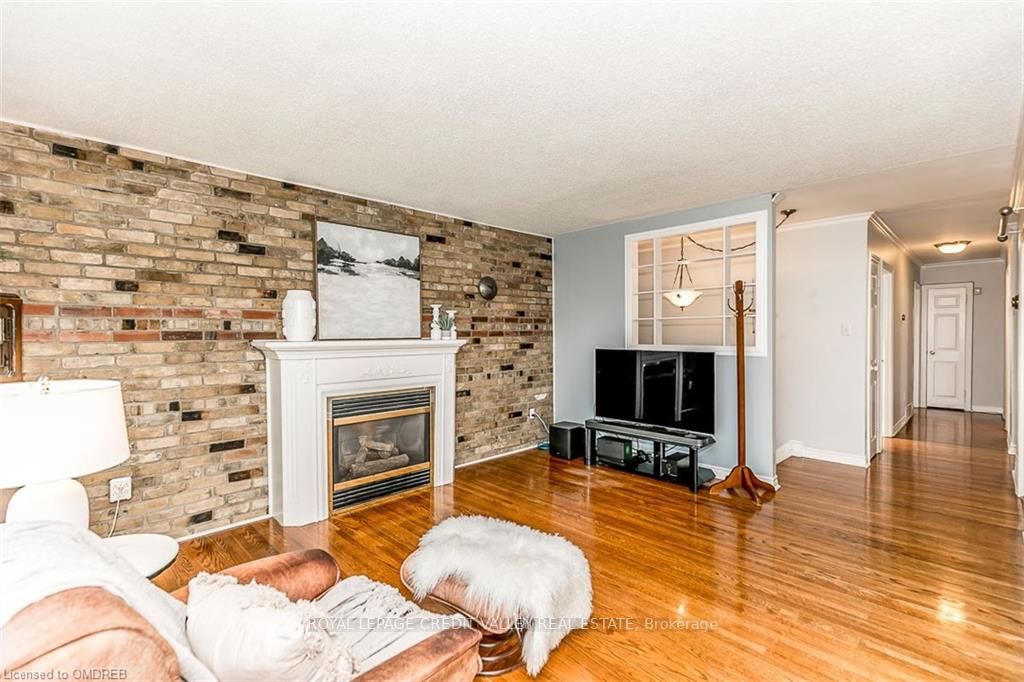 5 Melville Cres