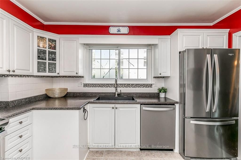 5 Melville Cres