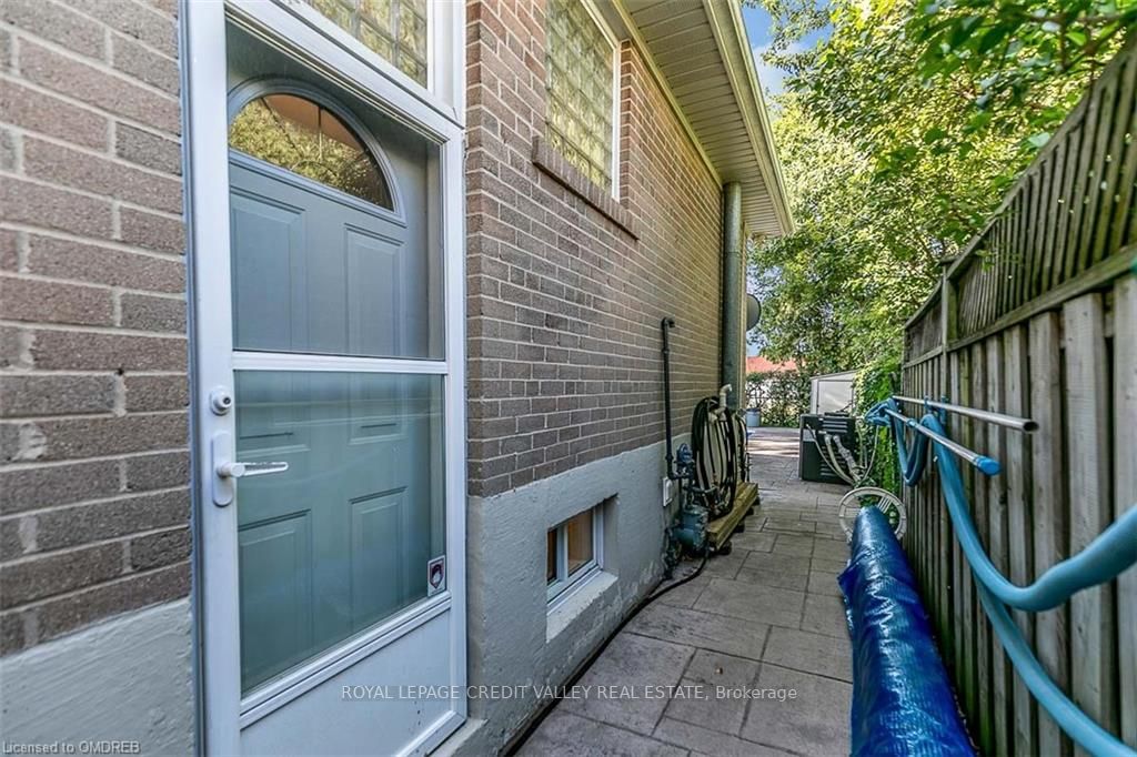 5 Melville Cres