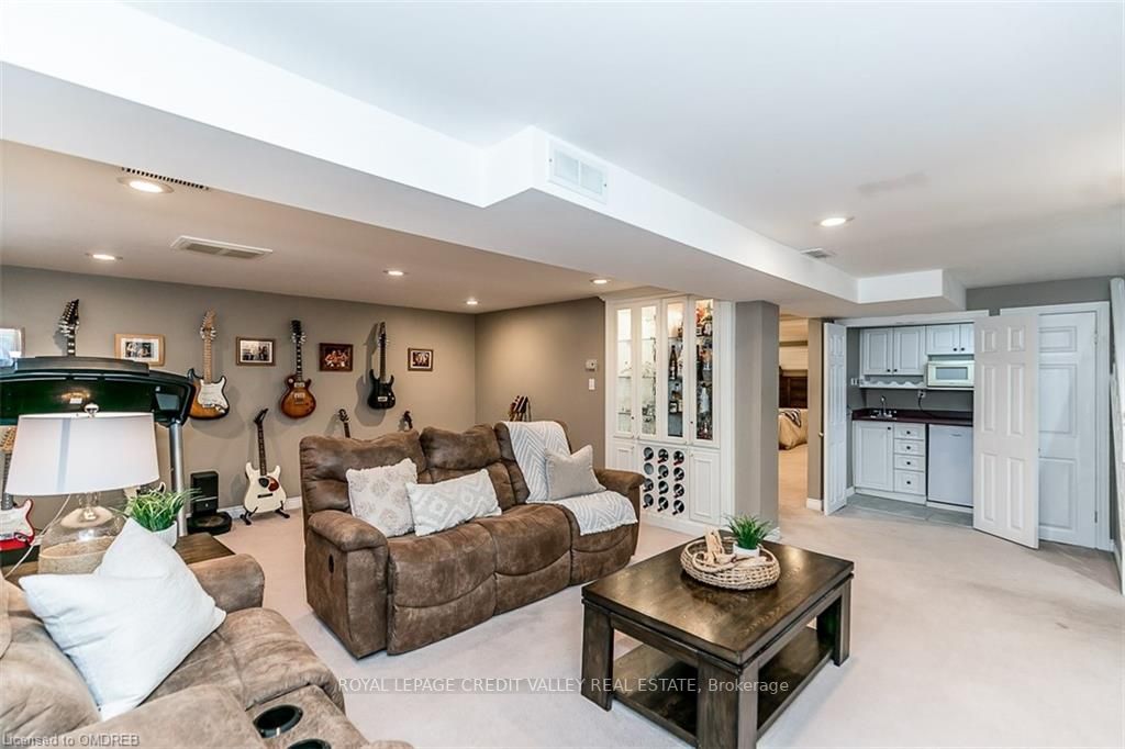 5 Melville Cres