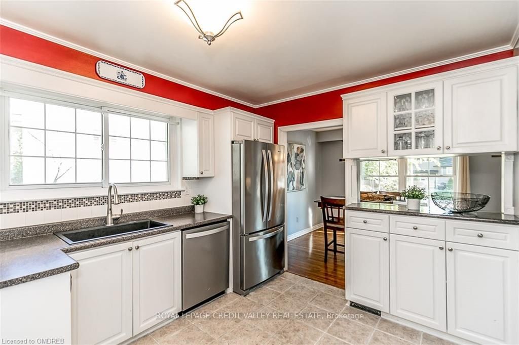 5 Melville Cres