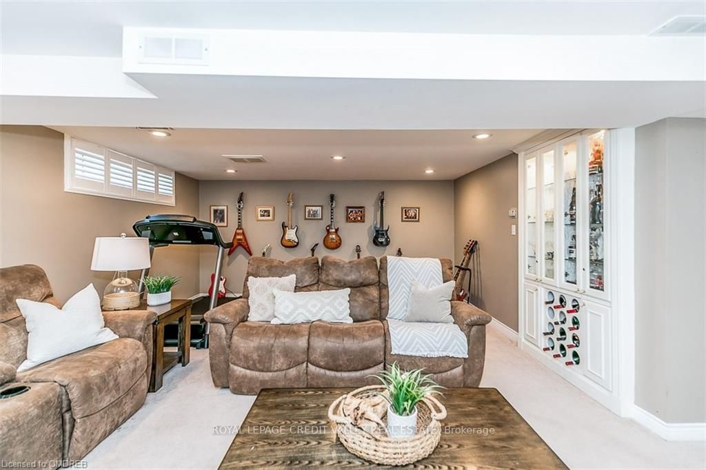 5 Melville Cres