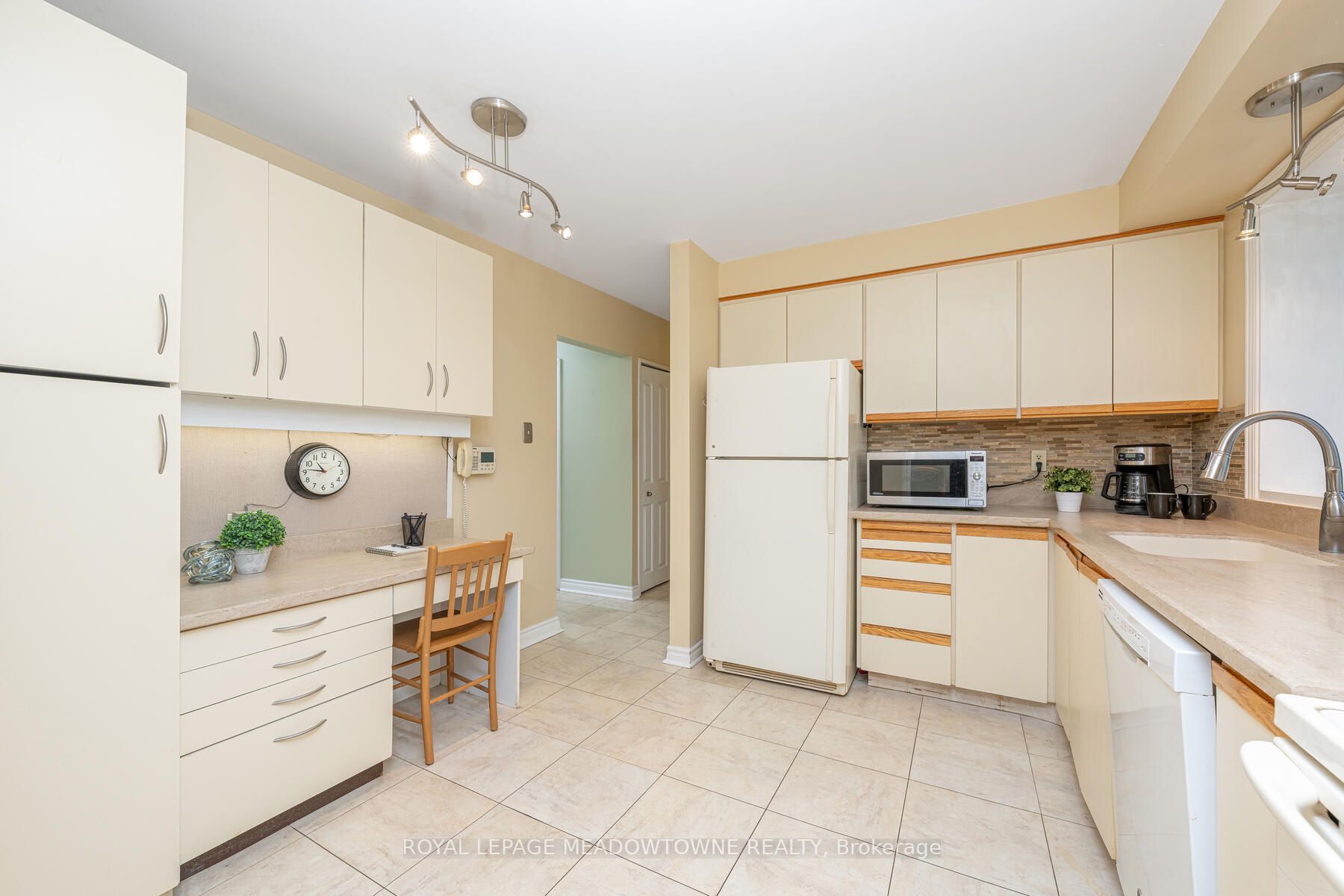 38 Chelvin Dr