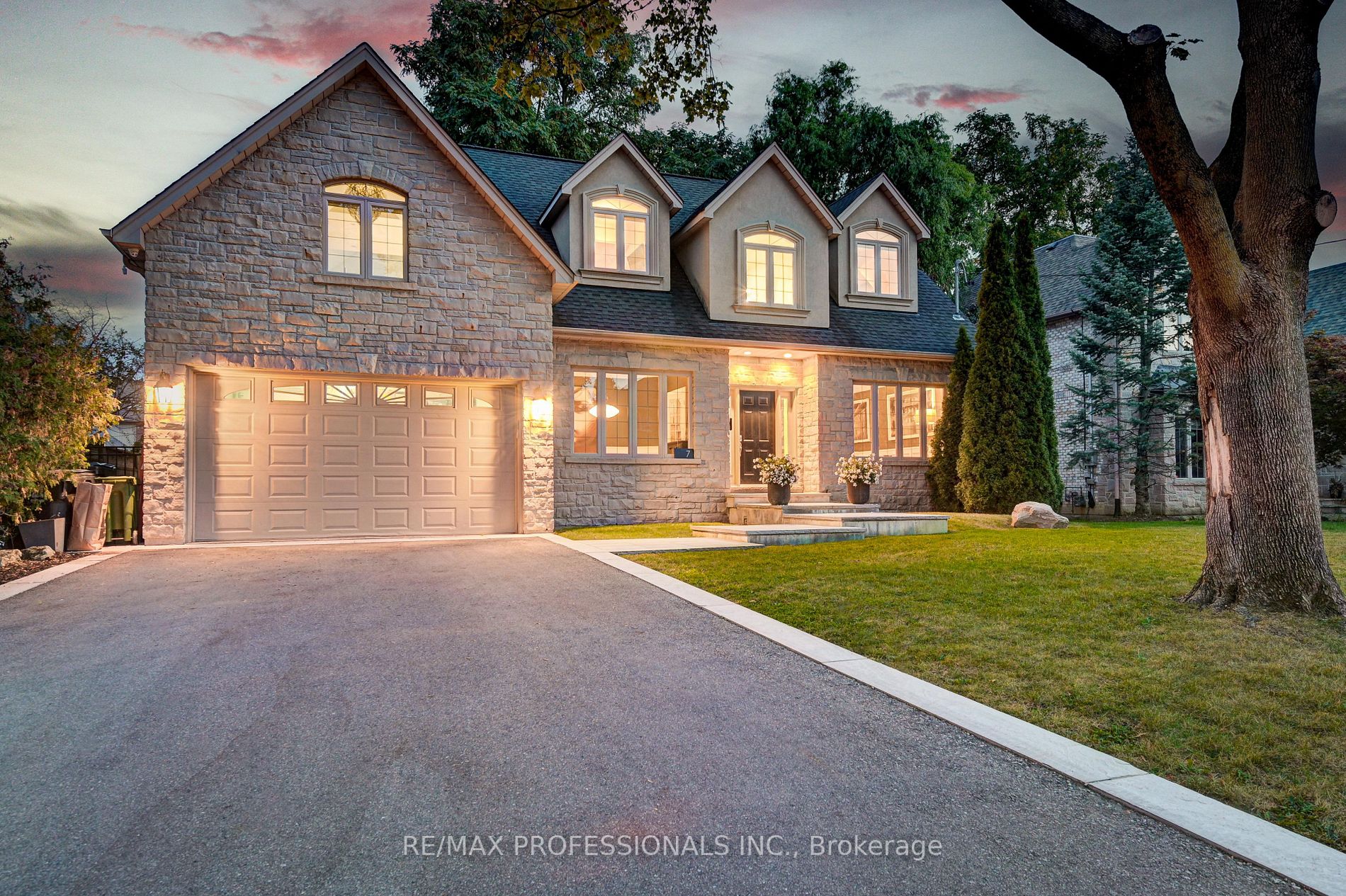 7 Golfcrest Rd