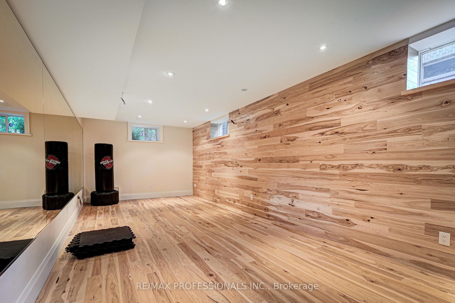 7 Golfcrest Rd