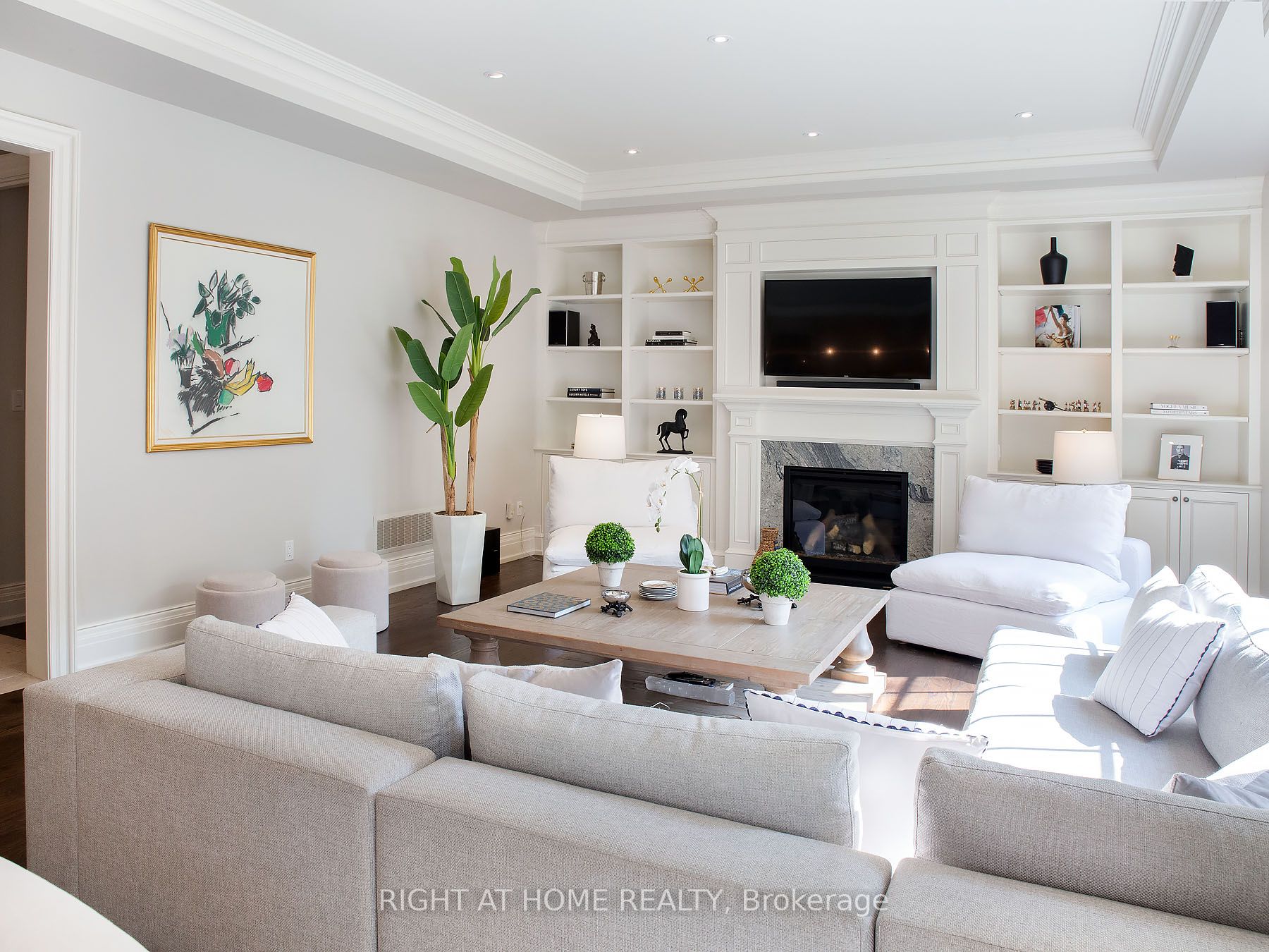 398 Lakeshore Rd W