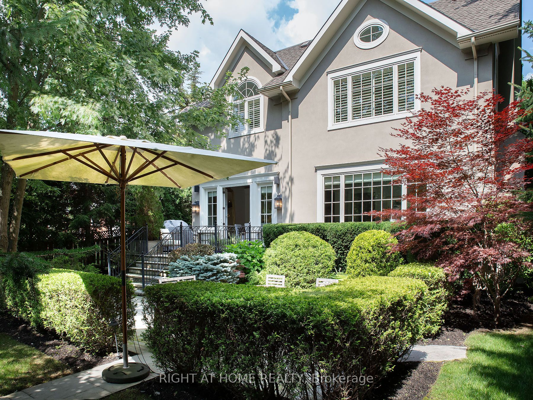 398 Lakeshore Rd W