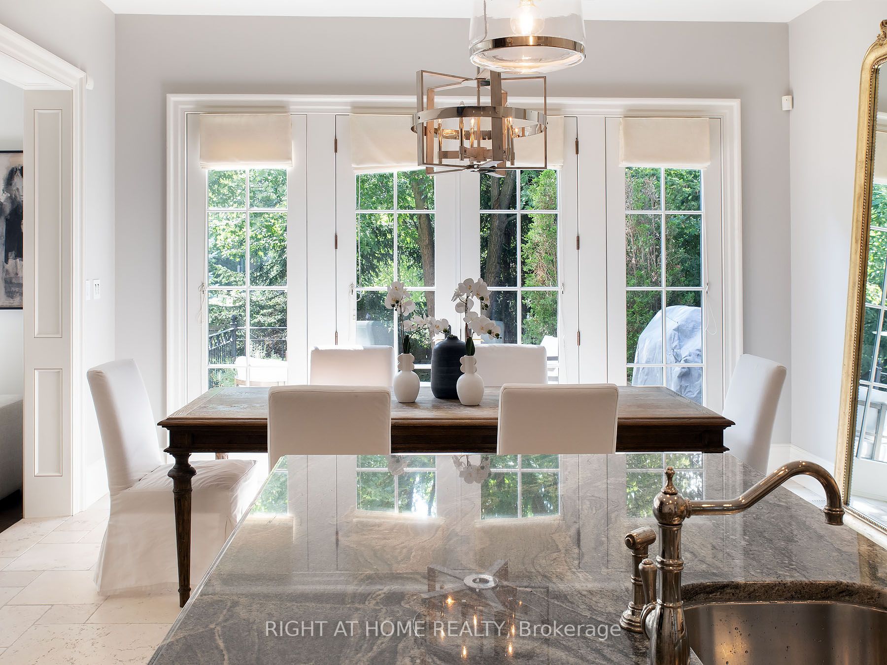 398 Lakeshore Rd W