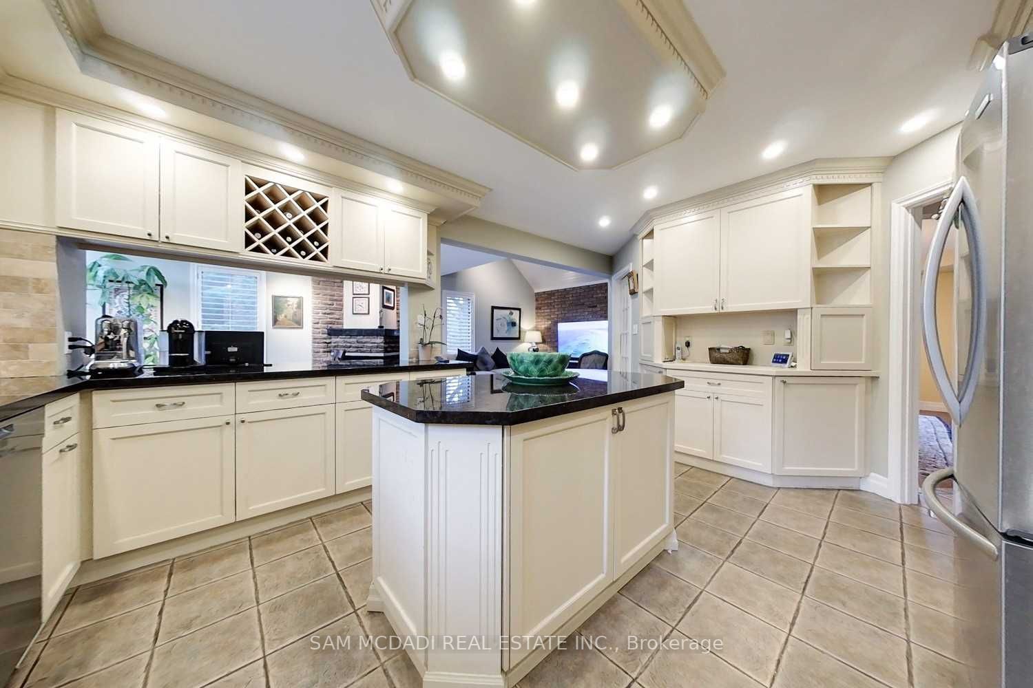 1100 Geran Cres
