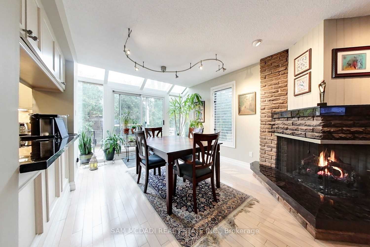 1100 Geran Cres