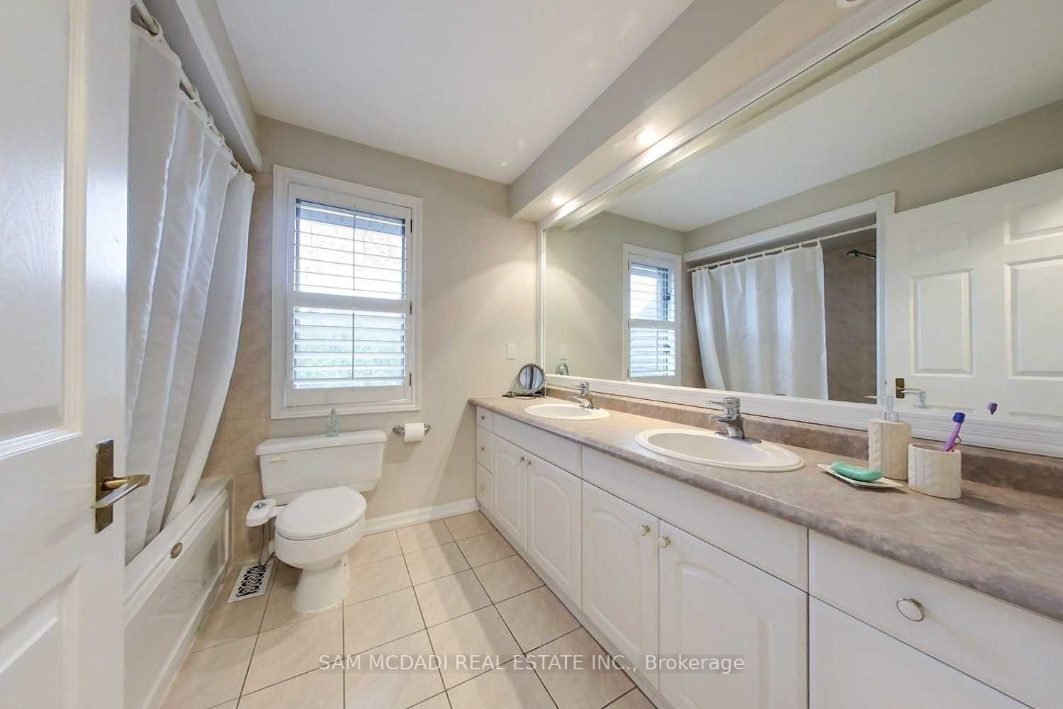 1100 Geran Cres